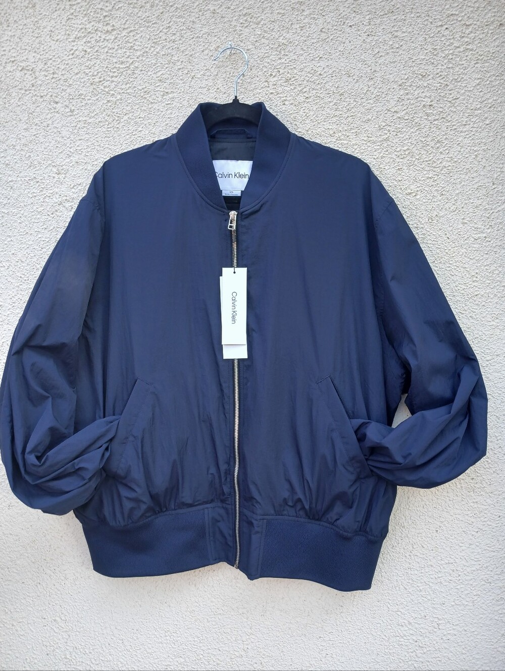 NWT Calvin Klein Men’s Bomber Jacket in Navy Blue, Size L.Classic and versatil